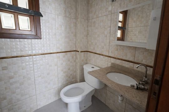 Banheiro 1 de casa à venda com 3 quartos, 209m² em Jardim Roberto, Osasco