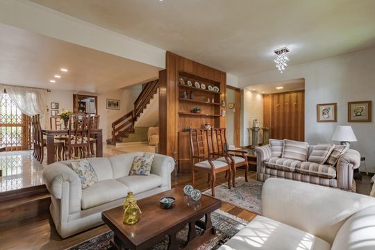 Casa à venda com 4 quartos, 301m² em Jardim Itu, Porto Alegre
