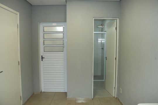 Casa para alugar com 1 quarto, 35m² em Jardim Santo Antonio, Embu das Artes