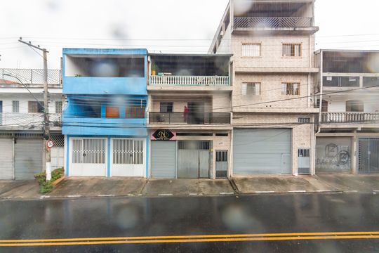 Vista de casa para alugar com 1 quarto, 60m² em Jardim Primeiro de Maio (chacara Fazendinha), Osasco
