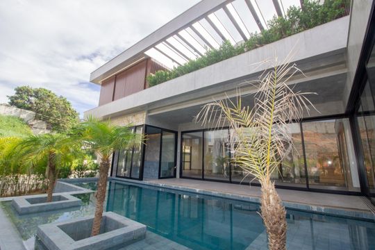 Piscina de casa de condomínio à venda com 3 quartos, 650m² em Estância Silveira, Contagem