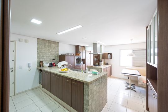 Cozinha de apartamento à venda com 4 quartos, 278m² em Vila Clementino, São Paulo