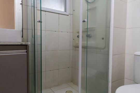 Banheiro 2 de apartamento à venda com 3 quartos, 68m² em Jardim Tupanci, Barueri
