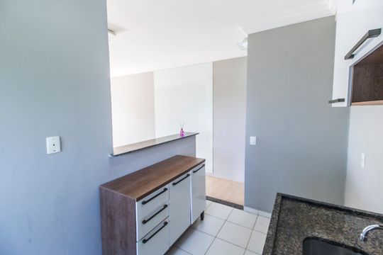 Cozinha de apartamento à venda com 3 quartos, 68m² em Jardim Tupanci, Barueri