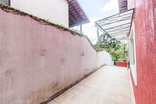 Corredor de casa de condomínio para alugar com 5 quartos, 10230m² em Chacara Santa Lucia dos Ypes, Carapicuíba