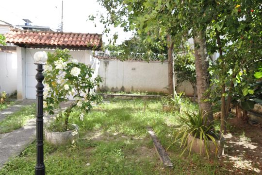 Casa à venda com 3 quartos, 500m² em Encantado, Rio de Janeiro