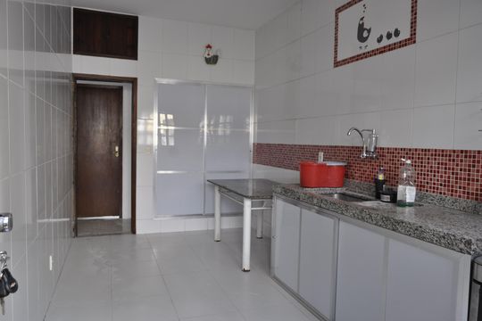 Casa à venda com 3 quartos, 500m² em Encantado, Rio de Janeiro