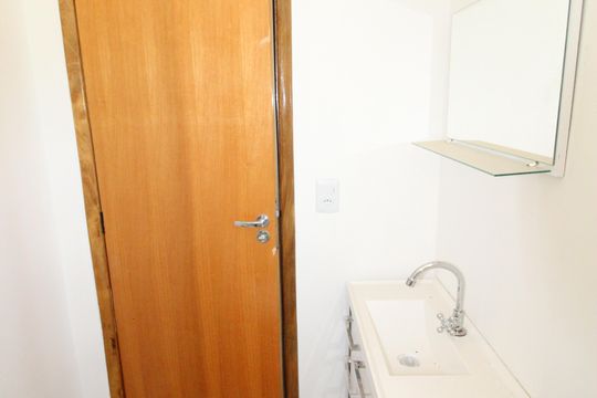 Banheiro de apartamento para alugar com 2 quartos, 50m² em Bosque dos Eucaliptos, São José dos Campos