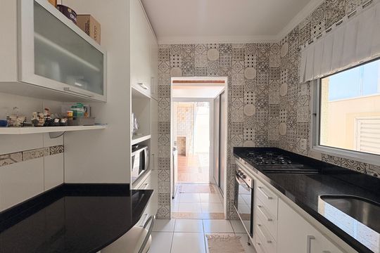 Cozinha de casa de condomínio à venda com 3 quartos, 110m² em Jardim Shangai, Jundiaí