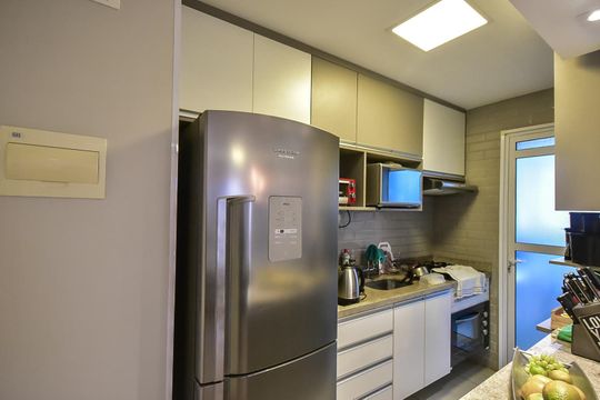 Cozinha de apartamento à venda com 2 quartos, 80m² em Jardim Monte Kemel, São Paulo