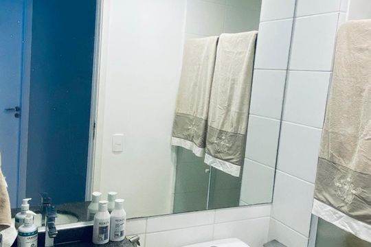 Banheiro de apartamento à venda com 2 quartos, 45m² em Barra Olímpica, Rio de Janeiro