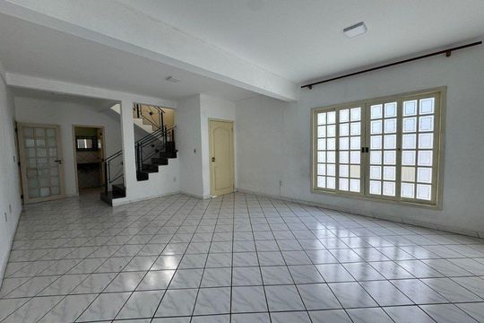 Casa para alugar com 1 quarto, 150m² em Rio Tavares, Florianópolis