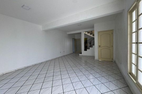 Sala de casa para alugar com 1 quarto, 150m² em Rio Tavares, Florianópolis