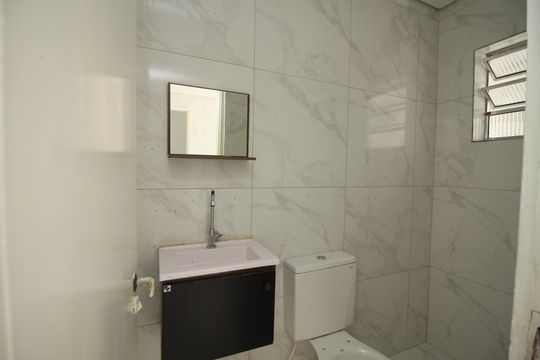 Banheiro de casa para alugar com 1 quarto, 50m² em Vila Independencia, São Paulo