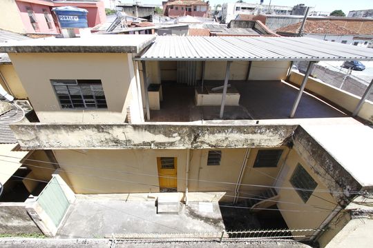 Vista casa 2 de casa à venda com 4 quartos, 336m² em Carlos Prates, Belo Horizonte