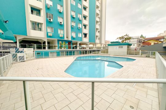 Área comum - Piscina de apartamento para alugar com 2 quartos, 70m² em Barreiros, São José