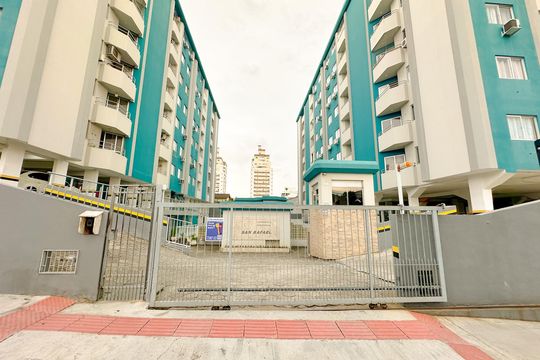 Fachada de apartamento para alugar com 2 quartos, 70m² em Barreiros, São José