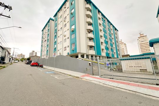 Vista da Rua de apartamento para alugar com 2 quartos, 70m² em Barreiros, São José