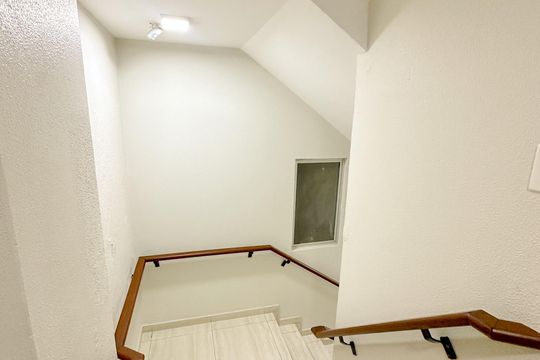 Escada de apartamento para alugar com 2 quartos, 70m² em Barreiros, São José