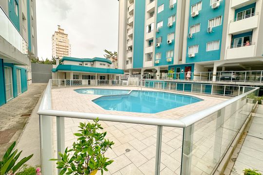 Área comum - Piscina de apartamento para alugar com 2 quartos, 70m² em Barreiros, São José