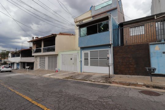 Fachada de casa à venda com 3 quartos, 152m² em Vila Bela Vista, Santo André
