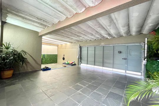 Garagem de casa à venda com 3 quartos, 350m² em Parque Jabaquara, São Paulo