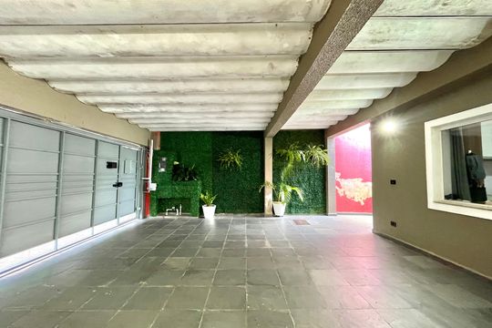Garagem de casa à venda com 3 quartos, 350m² em Parque Jabaquara, São Paulo