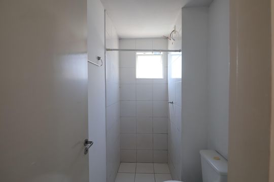 Banheiro de apartamento à venda com 2 quartos, 58m² em Fátima, Canoas