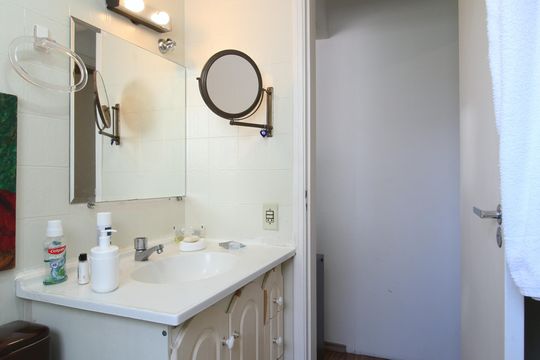 Banheiro 1 de apartamento à venda com 2 quartos, 60m² em Vila Nova Conceição, São Paulo