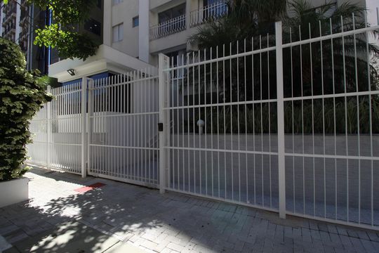 Fachada e Portaria de apartamento à venda com 2 quartos, 60m² em Vila Nova Conceição, São Paulo