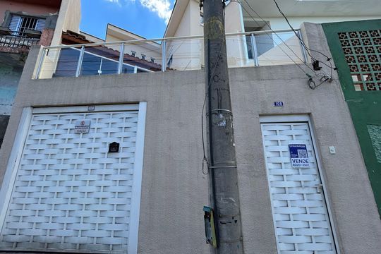 Fachada de casa à venda com 3 quartos, 200m² em Vila Miriam, São Paulo