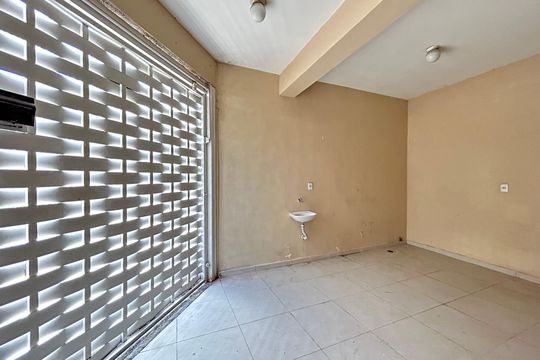 Garagem de casa à venda com 3 quartos, 200m² em Vila Miriam, São Paulo