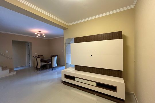 Casa à venda com 3 quartos, 200m² em Vila Miriam, São Paulo