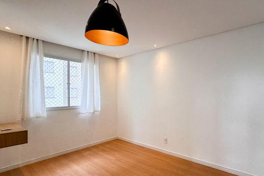 Sala de apartamento para alugar com 2 quartos, 40m² em Parque Bristol, São Bernardo do Campo