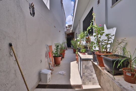 Quintal de casa à venda com 2 quartos, 130m² em Vila Regente Feijó, São Paulo