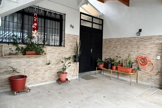 Garagem de casa à venda com 2 quartos, 130m² em Vila Regente Feijó, São Paulo