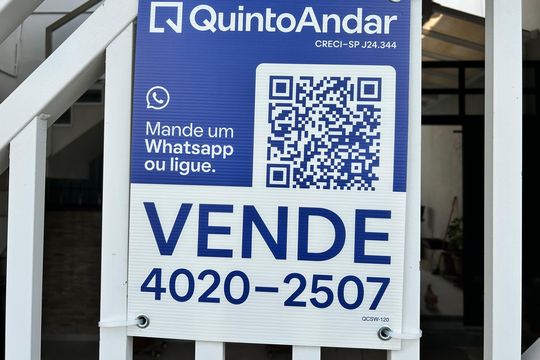 Fachada plaquinha  de casa à venda com 2 quartos, 130m² em Vila Regente Feijó, São Paulo