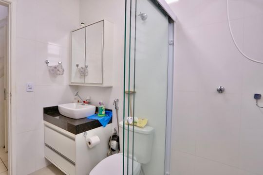 Banheiro de casa à venda com 2 quartos, 130m² em Vila Regente Feijó, São Paulo