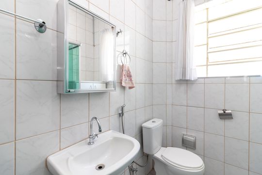 Banheiro  social de casa à venda com 4 quartos, 150m² em Jardim São Paulo, São Paulo