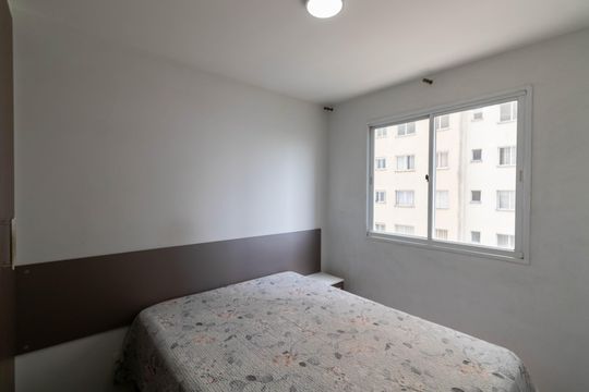 Quarto 1 de apartamento para alugar com 2 quartos, 40m² em Itaquera, São Paulo