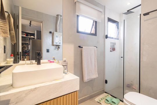 Banheiro de apartamento à venda com 1 quarto, 40m² em Moema, São Paulo