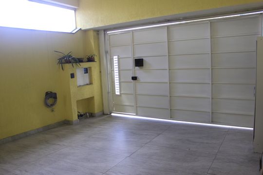Garagem de casa à venda com 3 quartos, 158m² em Jardim Bebedouro, Guarulhos