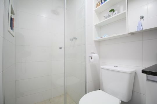 Banheiro de apartamento à venda com 1 quarto, 39m² em Vila Andrade, São Paulo