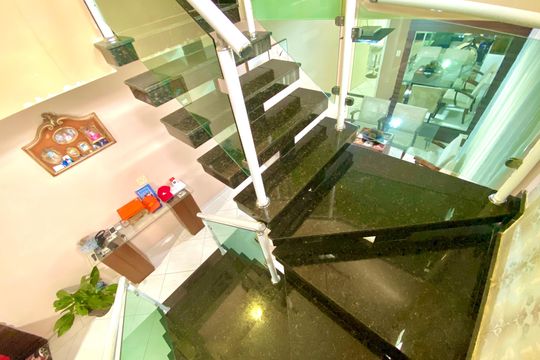 Escada de casa à venda com 3 quartos, 202m² em Jardim Bela Vista, Guarulhos