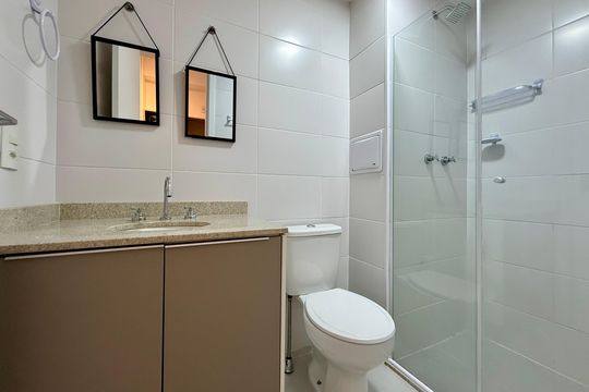 Banheiro de kitnet/studio à venda com 0 quarto, 26m² em Jardim das Acacias, São Paulo
