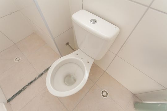 Banheiro de apartamento para alugar com 2 quartos, 35m² em Usina Piratininga, São Paulo