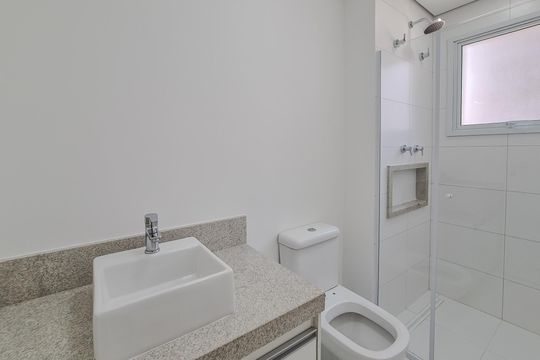 Banheiro da Suíte 1 de apartamento para alugar com 3 quartos, 137m² em Jardim do Mar, São Bernardo do Campo