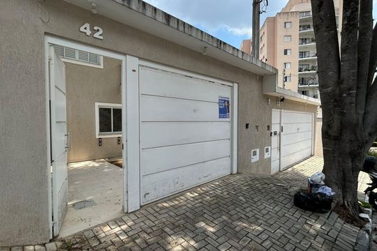 Fachada de casa à venda com 3 quartos, 62m² em Jardim Marajoara, São Paulo