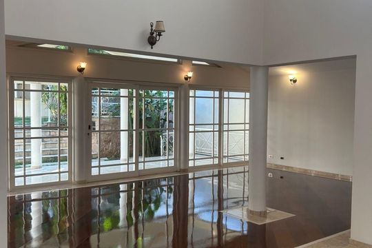 Casa à venda com 3 quartos, 418m² em Residencial Dez (Alphaville), Santana de Parnaíba