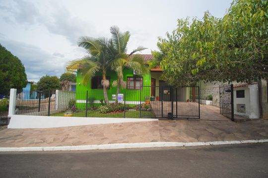 Fachada de casa à venda com 2 quartos, 90m² em Feitoria, São Leopoldo